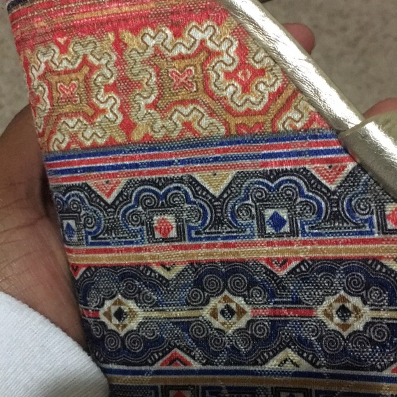 Beautiful wedge with intricate pattern - Picture 2 of 4